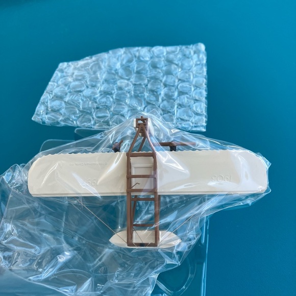 Hallmark Keepsake Ornament - The Flight at Kitty Hawk - Picture 8 of 11